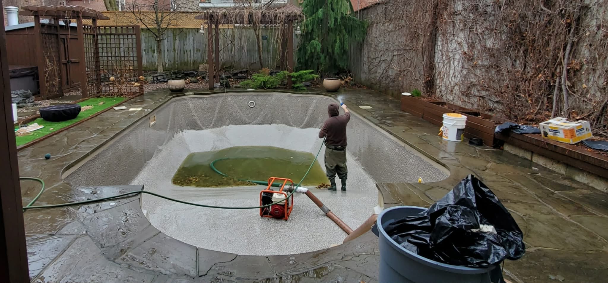Fermeture de piscines creusées à Laval et Rive-Nord